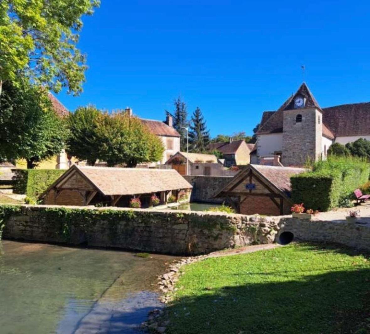 jolie maison de campagne avec piscine intérieur chauffée Fontaine-la-Gaillarde Exterior foto